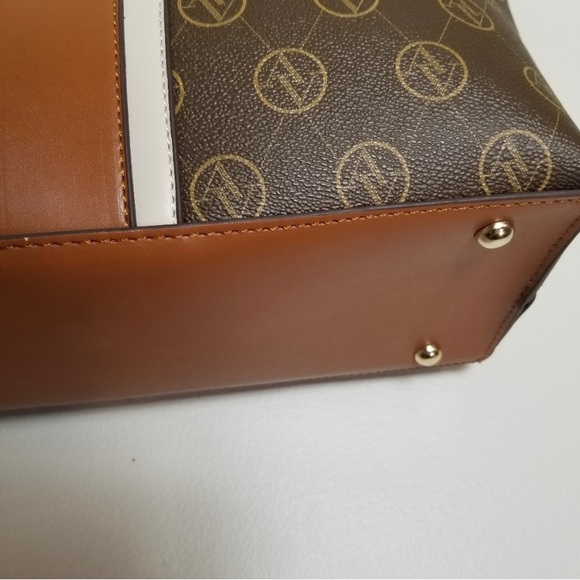 Adrienne Vittadini Signature Collection Tote - Picture 5 of 7